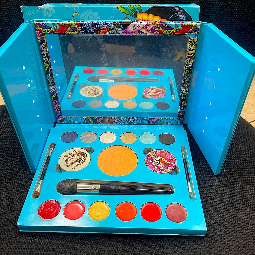 Ed Hardy ChristianAudigier makeup LED mirror travel kit exclusive Y2K rare retro